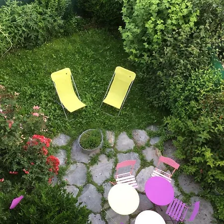 Dans Le Village Saint-Pierre