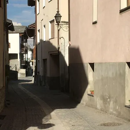 Dans Le Village Saint-Pierre